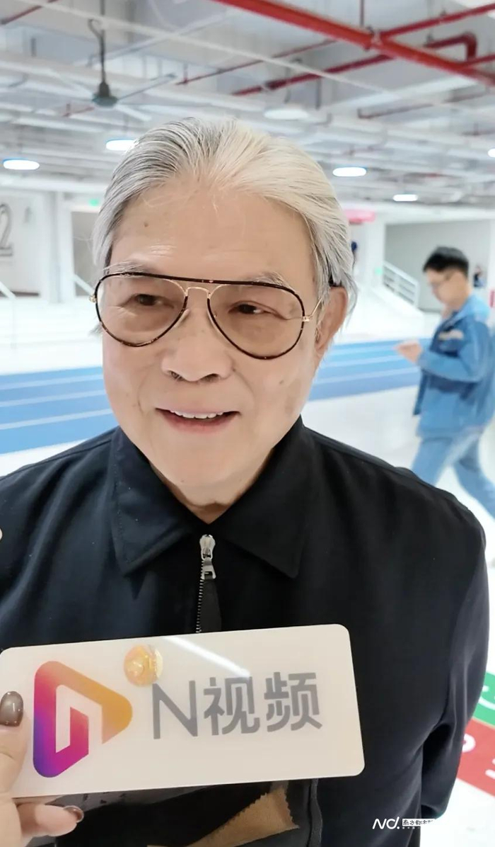 霍震霆接受采访。南都N视频记者 杨苓妍 摄