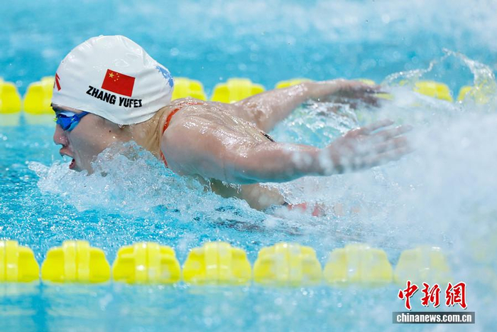 11月10日，张雨霏在本届全运会女子蝶泳100米初赛比赛中。记者 韩海丹 摄