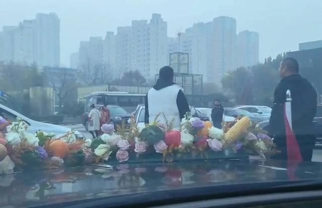 新人弃车离开 视频截图