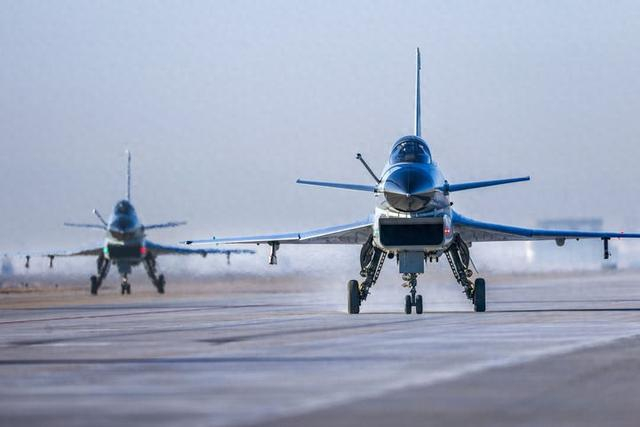 ↑空军航空兵某旅开展实战化飞行训练（2025年1月2日摄）。新华社发（谭巳成 摄）