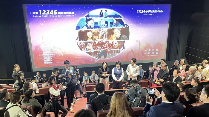 主创团队在首映现场分享创作初衷。主办方供图