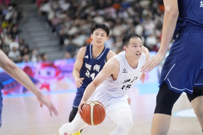 时隔12年广东再摘男篮金牌，杜锋从球员到教练成就三冠王