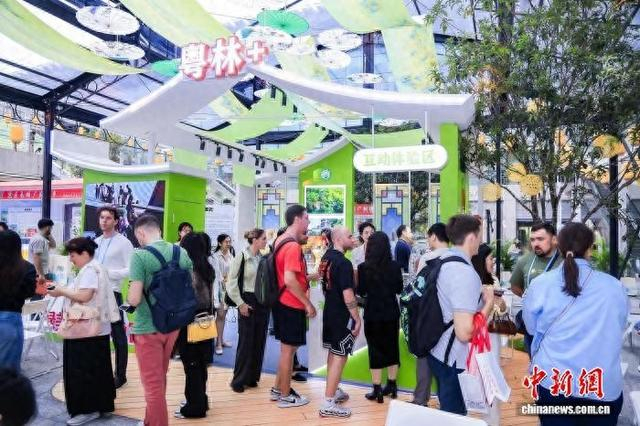 “粤林+”林产品展示活动亮相第138届广交会。广东省林业局 供图