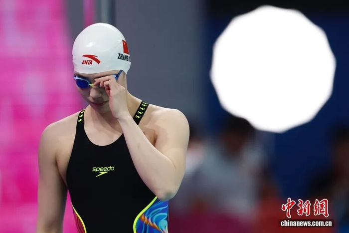 张雨霏在比赛前准备出发