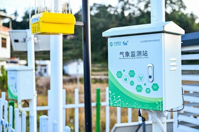 图：贵州移动在薏仁米田间部署5G+智能农业检测设备集群