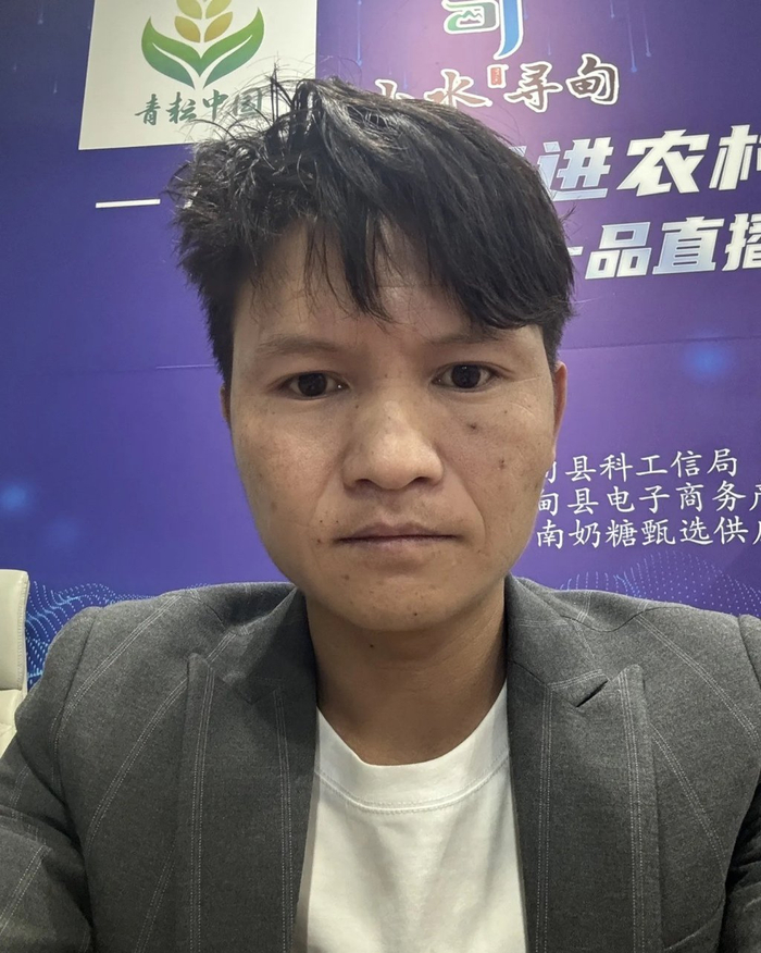 云南百万粉丝网红小英的丈夫被刑拘：酒后肇事逃逸致人重伤