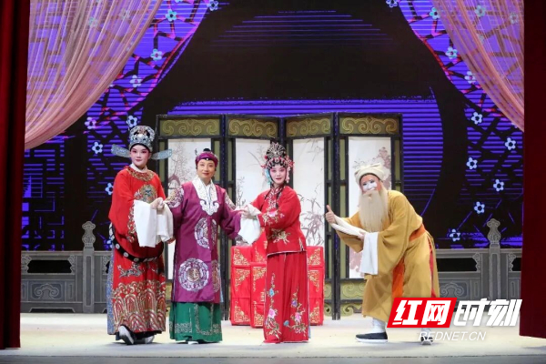 "长沙市湘剧保护传承中心演员开心说道