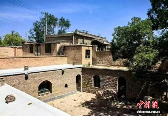 32处地坑院如“地下迷宫”般藏于黄土之下。 李静 摄