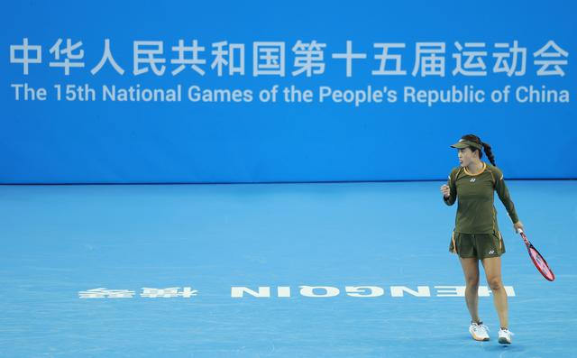 11月19日，安徽队选手朱琳在比赛中庆祝得分。新华社记者 张晨霖 摄