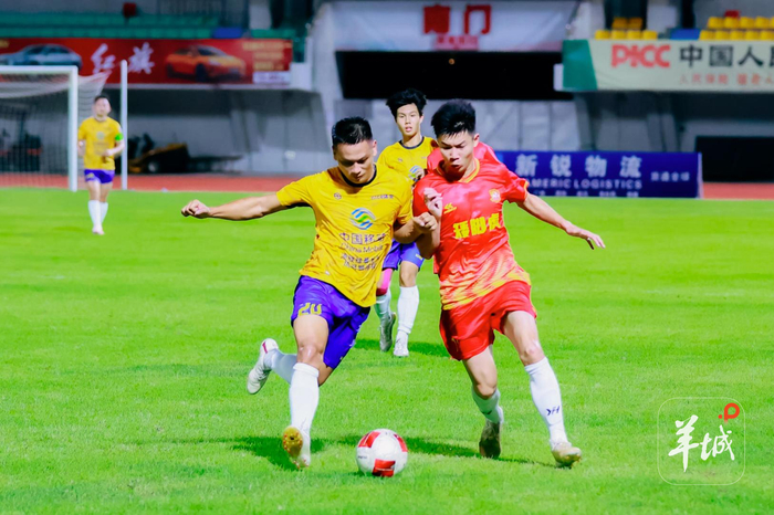 中山市“镇超”足球赛比赛现场