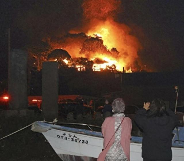 当地时间18日，日本大分市发生大规模火灾。图源：日媒报道配图