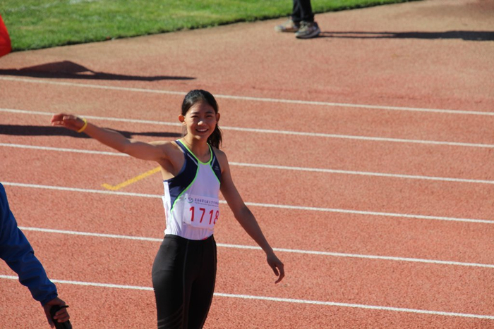 孔玲瑶到了大学之后才开始接触非专业的体育训练。