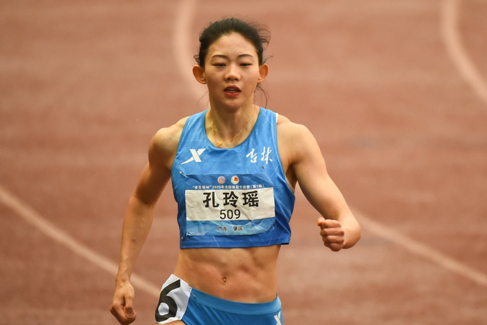 孔玲瑶在全运会上刷新了100米和200米的PB成绩。