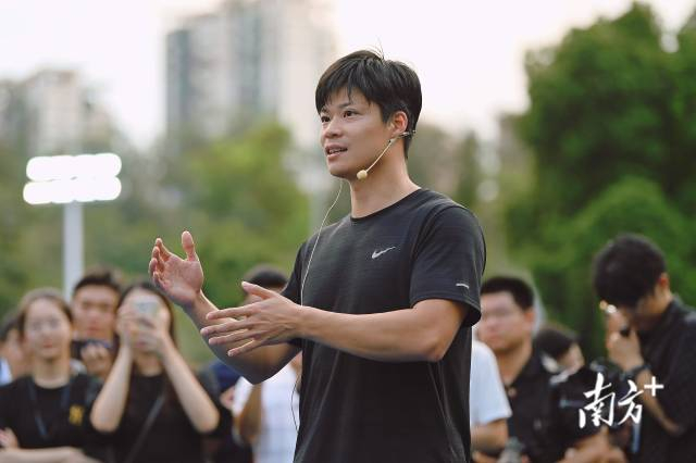 "比起做教练,我更喜欢当一名老师."苏炳添曾在接受媒体采访时说