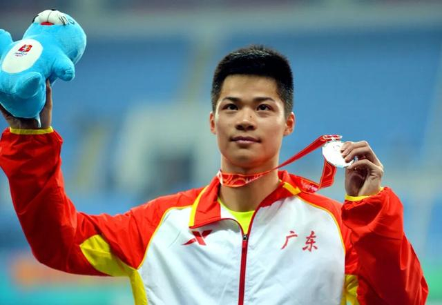 △2013年全运会，苏炳添获得男子百米银牌。