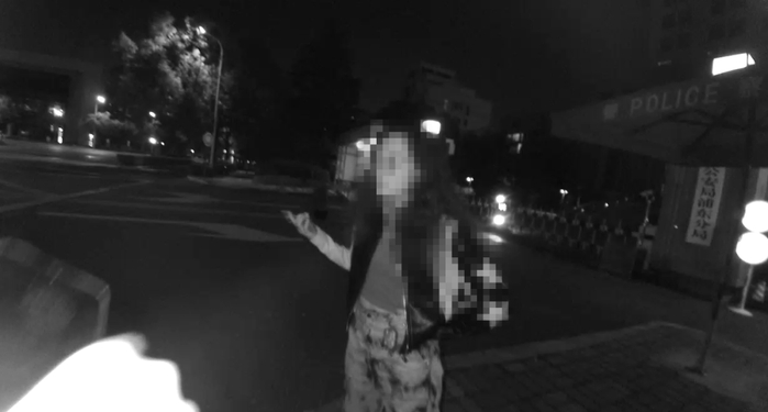 民警与留学生小王相遇。上海市公安局供图