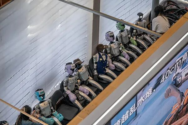 11月15日，广东深圳，第二十七届中国国际高新技术成果交易会在深圳宝安国际会展中心举办。图源：视觉中国