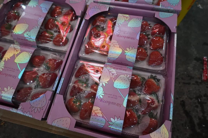 丹东草莓。