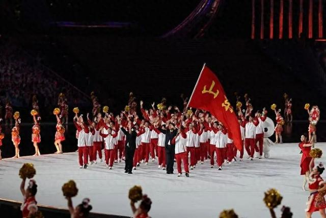 2025年11月9日，广州，第十五届全国运动会开幕式，山东代表团入场。