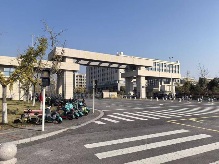 “博导”郭伟的双面人生：江西小镇高中毕业，村里不确定其是否上过大学