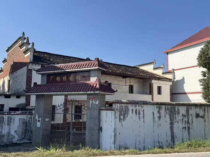 “博导”郭伟的双面人生：江西小镇高中毕业，村里不确定其是否上过大学