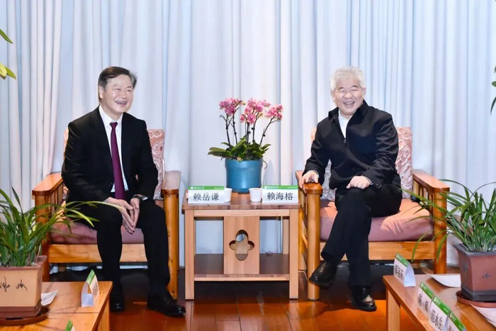 赖海榕书记与赖岳谦教授座谈交流  本文图均为 福建农林大学微信公众号 图