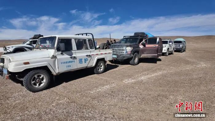 圖為非法穿越車隊