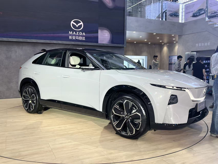 长安马自达展台