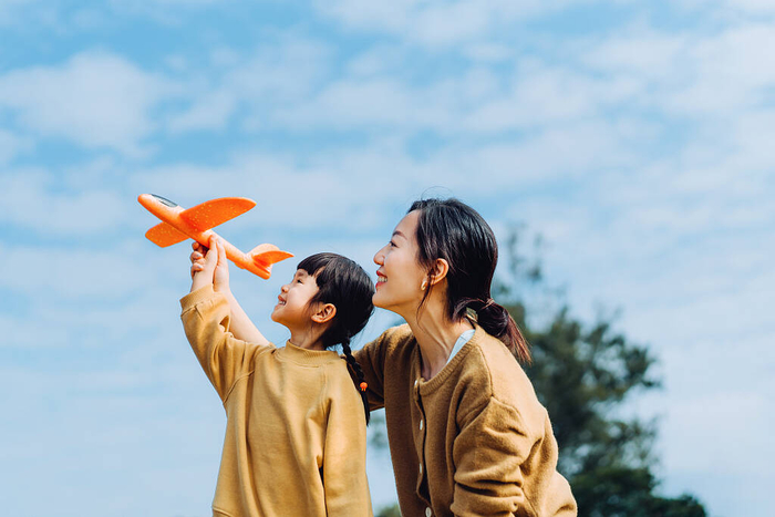 闪电心灵愈站丨如何成为更好的父母？心理专家：育儿路上的三个成长指南