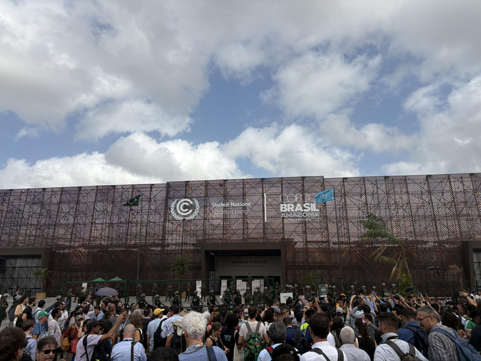 巴西贝伦COP30会场门口。受访者供图