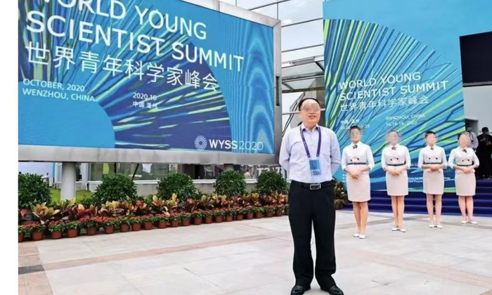 郭伟在参加2020年世界青年科学家峰会时留影。受访者供图