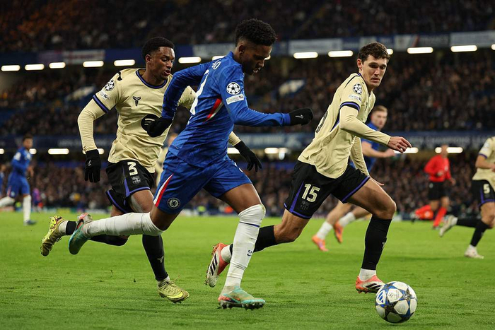 和亚马尔同为2007年出生的埃斯特旺此役表现出色。