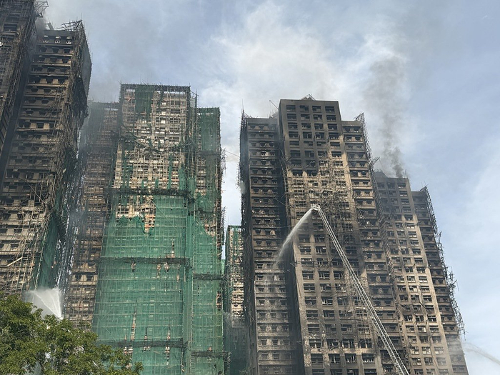 2025年11月27日，香港大埔区，宏福苑火灾救援现场。视觉中国 图