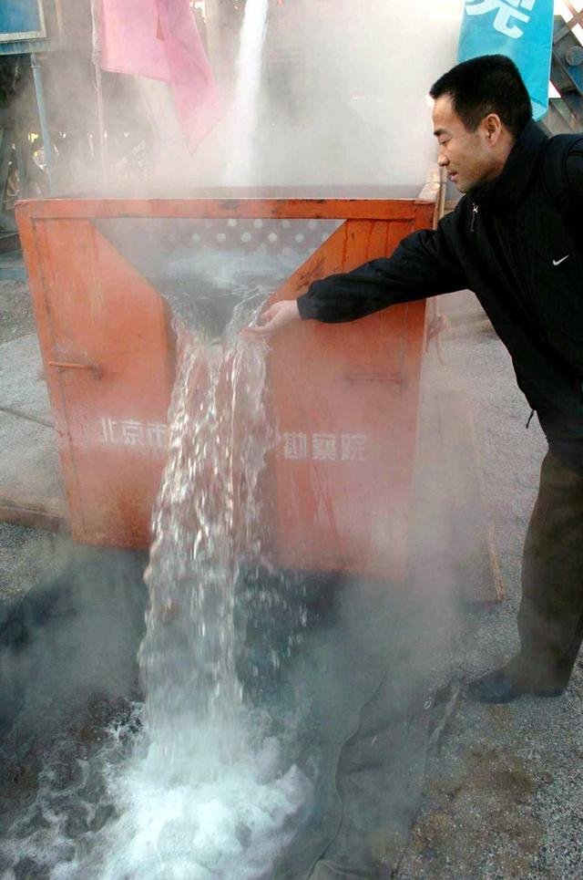 2004年12月，丰台区王佐镇南宫村2号地热井成功开发。程功摄