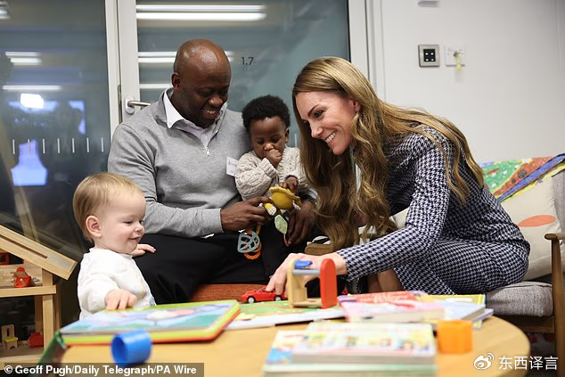 43岁凯特王妃被婴儿抓手指吮吸，病后瘦成纸片人，却意外更有活力