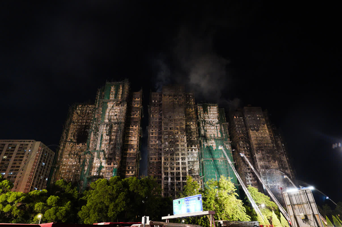 香港消防处：遇难人数增至94人，预计今日9时完成破门搜救工作