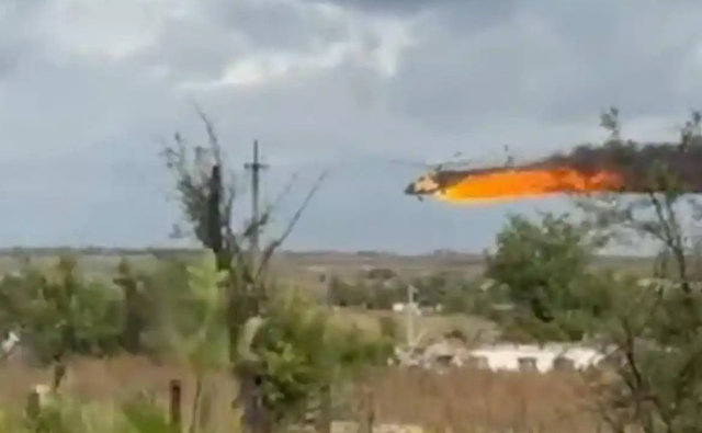 乌克兰军队使用自杀式无人机击中俄军米-8直升机