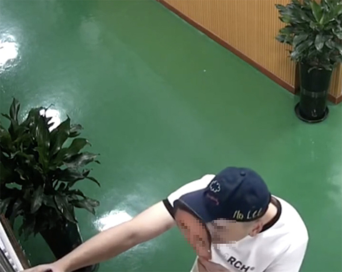 温州龙港一社区多名干部被指用人脸面具“刷脸”打卡，当地社工部已受理举报