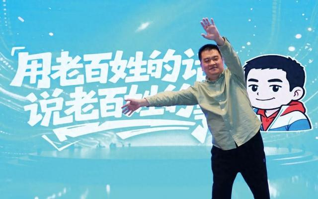 晏秋秋在为演出排练。摄影/吴轶君