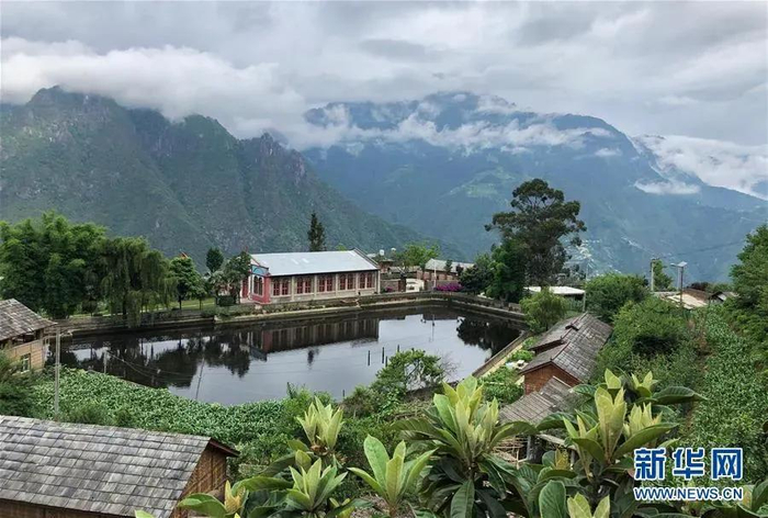 福贡县老姆登村。秦晴 摄