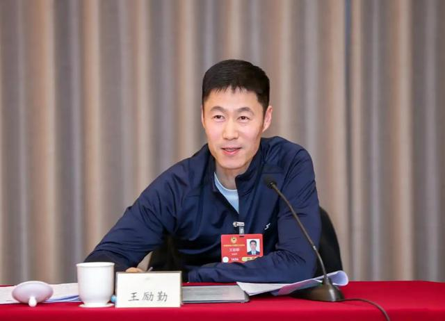 王励勤升官释放三大信号!樊振东回归、国乒人事变动、壮大乒超|国家队|乒协|中国乒协|巴黎奥运会|乒羽_新浪体育_新浪新闻
