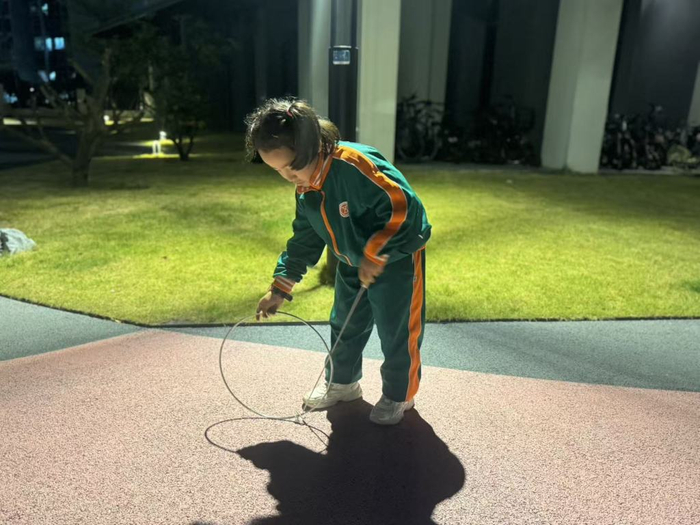 夜读｜消逝的游戏：滚铁环