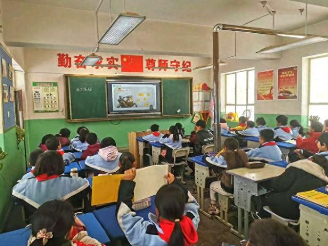 甘肃乡村学校开展互联网教学。受访者供图
