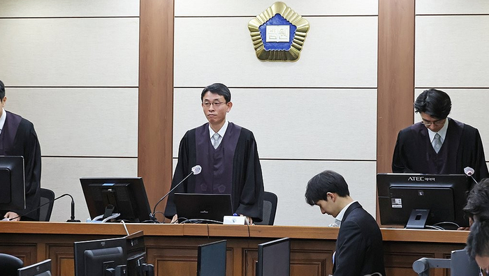 △首尔中央地方法院法庭开庭