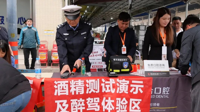 酒精测试演示及醉驾体验区