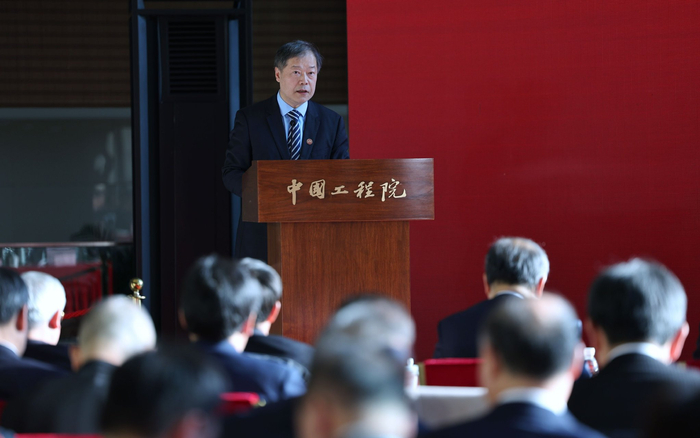 中国商用飞机有限责任公司工程总师陈勇代表新当选院士发言。新京报记者 薛珺 摄