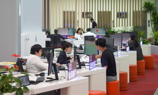 中国（上海）自由贸易试验区保税区域政务服务中心 陈梦泽 摄