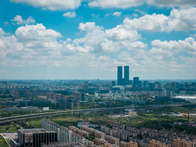 张江双子塔 陈梦泽 摄