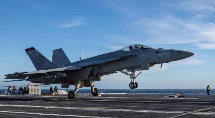 △美国海军F/A-18E“超级大黄蜂”战机 资料图（央视新闻报道配图）
