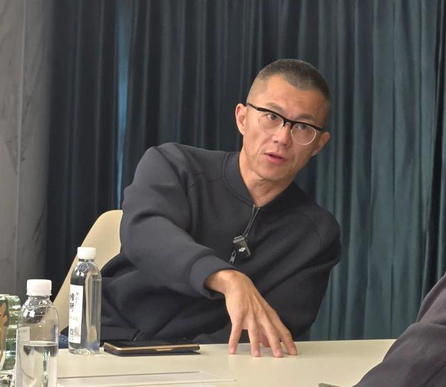 来源：陈震社交媒体平台、极目新闻